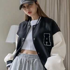 Varsity Letterman Oversized K-POP Jacket Size S‎ Snap Front Lined Jacket Pockets